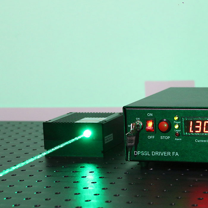 520nm 8W 強力な 半導体レーザー 緑色 レーザービーム